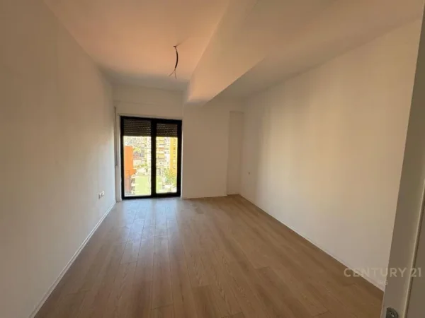 Tirane, shitet apartament 3+1 Kati 7, 460.000 m² (Rruga e Kavajes)