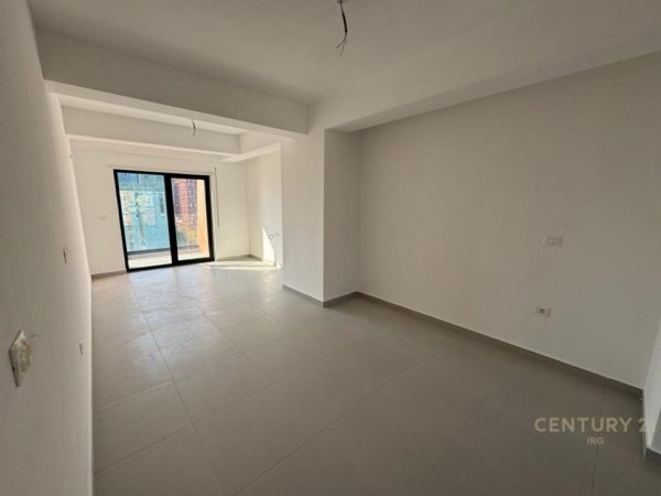 Tirane, shitet apartament 3+1 Kati 7, 460.000 m² (Rruga e Kavajes)