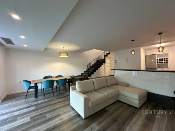 Tirane, shes Vile 2+1+Ballkon Kati 2, 220 m² 650.000 € (Teg)