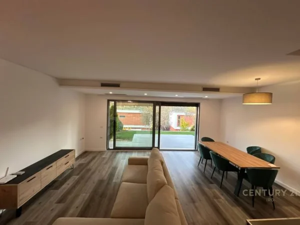 Tirane, shes Vile 2+1+Ballkon Kati 2, 220 m² 650.000 € (Teg)