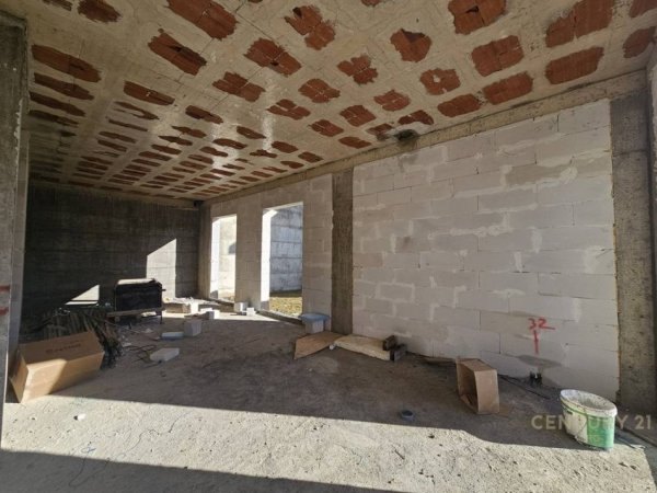 Tirane, shitet Vile 2+1+Ballkon Kati 1, 184 m² 500.000 € (Liqeni Farkes)