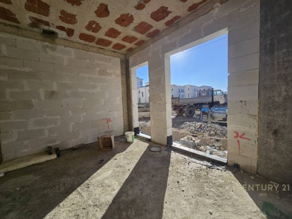 Tirane, shitet Vile 2+1+Ballkon Kati 1, 184 m² 500.000 € (Liqeni Farkes)