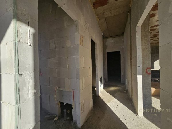 Tirane, shitet Vile 2+1+Ballkon Kati 1, 184 m² 500.000 € (Liqeni Farkes)