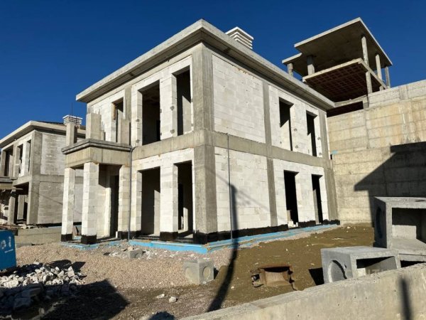 Tirane, shitet Vile 2+1+Ballkon Kati 1, 184 m² 500.000 € (Liqeni Farkes)