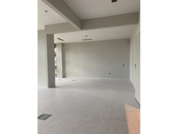 Tirane, jap me qera zyre Kati 4, 97 m² 2.000 € (Blloku)