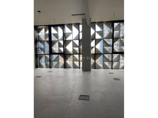 Tirane, jap me qera zyre Kati 4, 97 m² 2.000 € (Blloku)