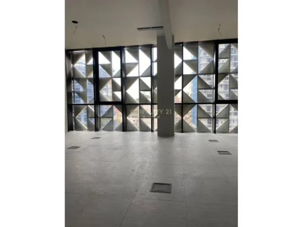 Tirane, jap me qera zyre Kati 4, 97 m² 2.000 € (Blloku)