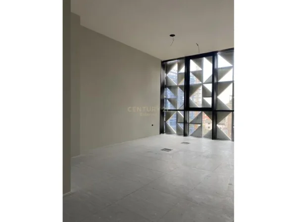 Tirane, jap me qera zyre Kati 4, 97 m² 2.000 € (Blloku)