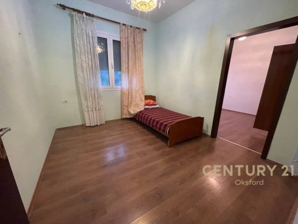 Tirane, shitet apartament 3+1+Ballkon Kati 2, 151 m² 197.000 € (Shkoze)