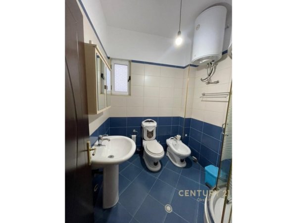 Tirane, shitet apartament 3+1+Ballkon Kati 2, 151 m² 197.000 € (Shkoze)