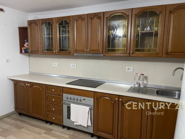 Tirane, shes apartament 1+1 Kati 3, 151 m² 95.000 € (Shkoze)