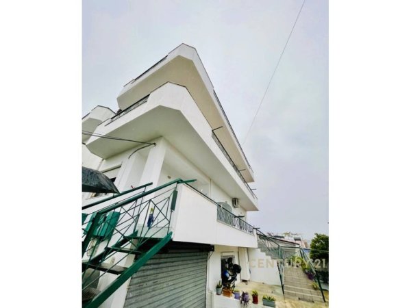 Tirane, shes apartament 1+1 Kati 3, 151 m² 95.000 € (Shkoze)