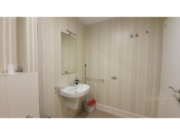 Tirane, jepet me qera zyre Kati 7, 200 m² 3.000 € (Delijorgji)