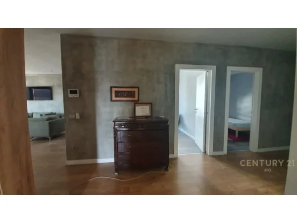 Tirane, jepet me qera apartament 2+1 Kati 6, 141 m² 1.200 € (Pazari ri)
