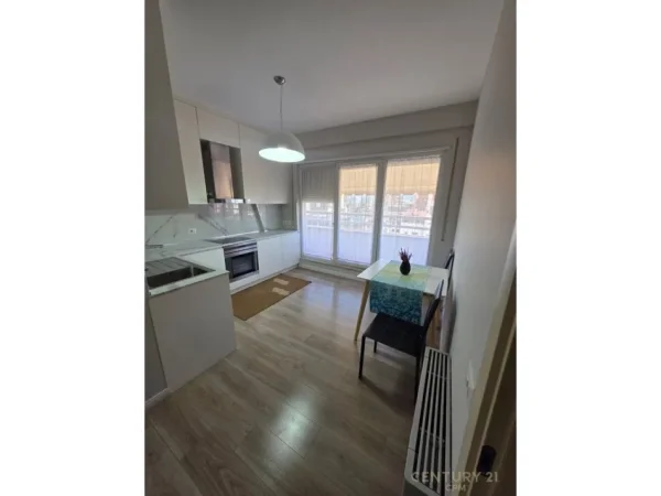 Tirane, jepet me qera apartament 2+1 Kati 6, 141 m² 1.200 € (Pazari ri)