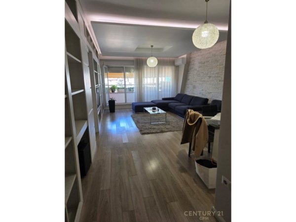 Tirane, jepet me qera apartament 2+1 Kati 3, 84 m² 600 € (Fusha aviacionit)