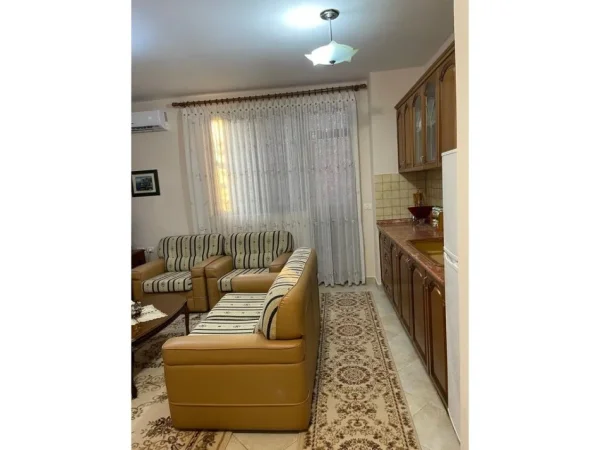 Tirane, jepet me qera apartament 2+1 Kati 3, 84 m² 600 € (Fusha aviacionit)