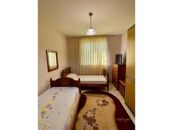 Tirane, jepet me qera apartament 2+1 Kati 3, 84 m² 600 € (Fusha aviacionit)