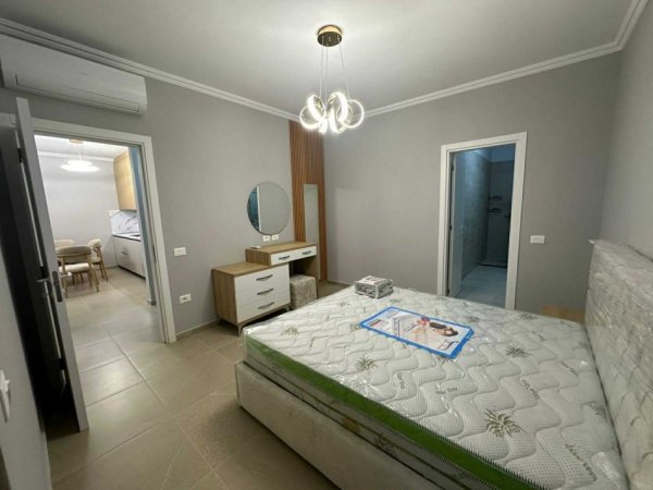 Tirane, jepet me qera apartament 2+1+Aneks+Ballkon Kati 2, 110 m² 1.100 € 