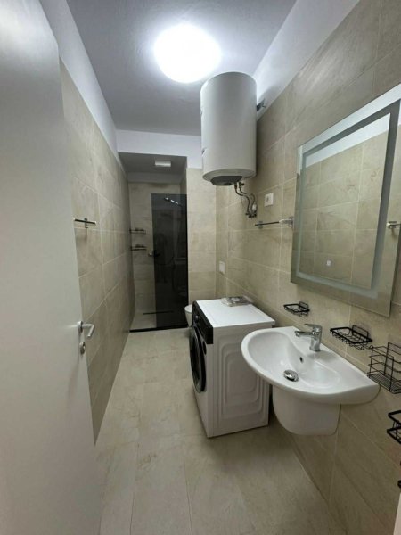 Tirane, jepet me qera apartament 2+1+Aneks+Ballkon Kati 2, 110 m² 1.100 € 