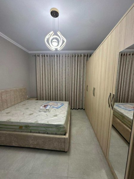 Tirane, jepet me qera apartament 2+1+Aneks+Ballkon Kati 2, 110 m² 1.100 € (Liqeni Thate)