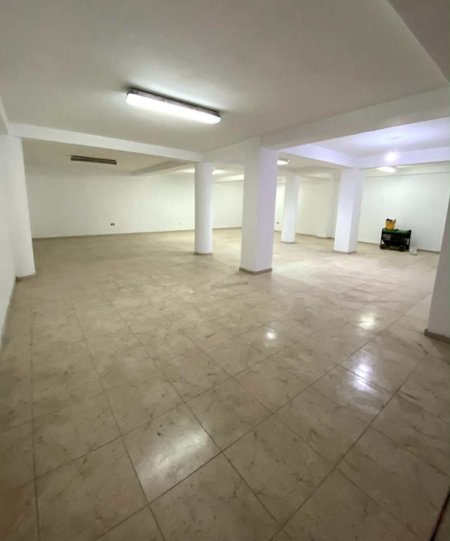 Tirane, jepet me qera ambjent biznesi Kati 0, 286 m² 1.000 € (Rruga Dritan Hoxha)