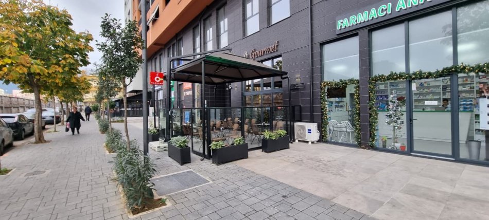 Tirane, jepet me qera bar-resorant Kati 0, 136 m² 1.350 € (RRuga kongresi manastirit, kompleksi ASL)