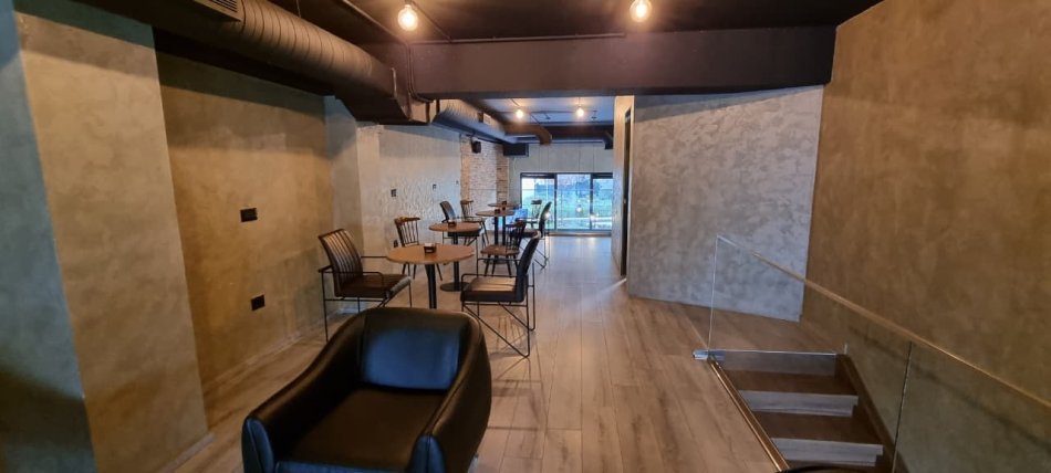 Tirane, jepet me qera bar-resorant Kati 0, 136 m² 1.350 € (RRuga kongresi manastirit, kompleksi ASL)