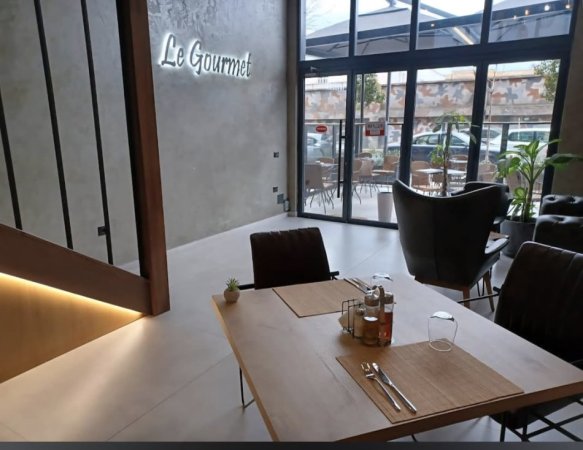 Tirane, jepet me qera bar-resorant Kati 0, 136 m² 1.350 € (RRuga kongresi manastirit, kompleksi ASL)