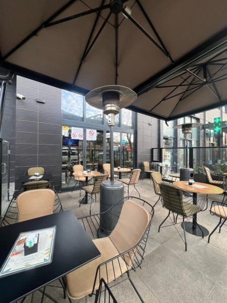 Tirane, jepet me qera bar-resorant Kati 0, 136 m² 1.350 € (RRuga kongresi manastirit, kompleksi ASL)