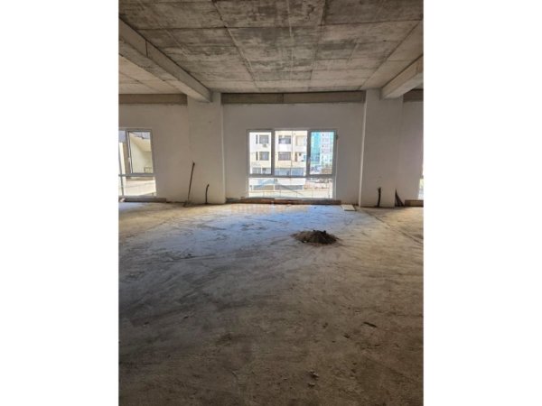 Tirane, jepet me qera ambjent biznesi Kati 1, 300 m² 4.500 € 