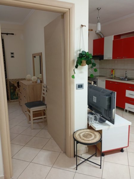Tirane, jap me qera apartament 1+1+Ballkon Kati 1, 47 m² 39.000 Leke