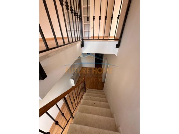 Tirane, qera Vile 3 kateshe, 250 m² Kompleksin e vilave Colombo 2, TEG. 1600€