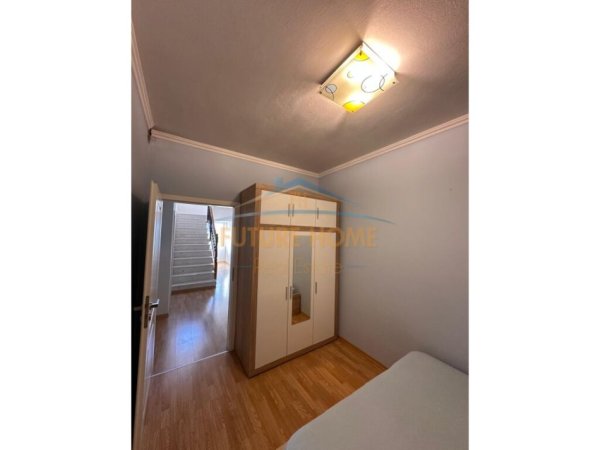 Tirane, qera Vile 3 kateshe, 250 m² Kompleksin e vilave Colombo 2, TEG. 1600€