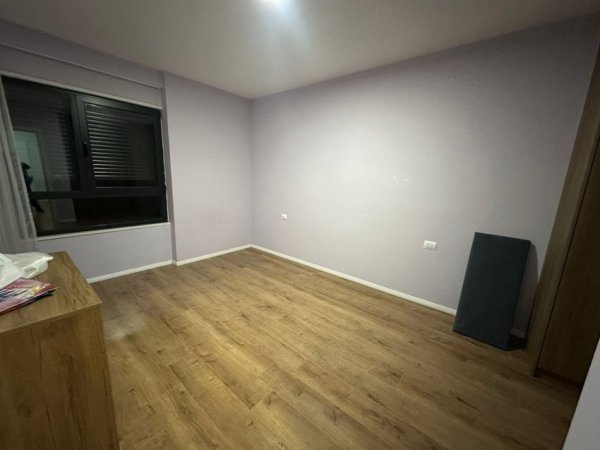 Tirane, jepet me qera apartament 2+1 Kati 5, 75 m² 500 € (Ali Demi)