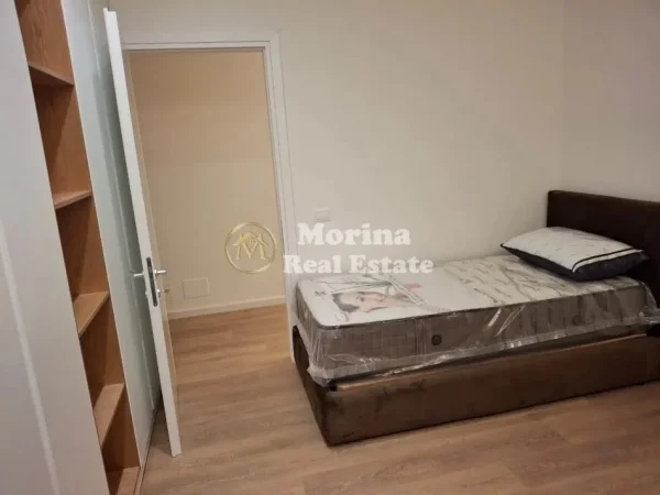 Tirane, jepet me qera apartament 3+1 Kati 3, 135 m² 1.100 € (Liqeni i Thate)