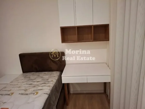 Tirane, jepet me qera apartament 3+1 Kati 3, 135 m² 1.100 € (Liqeni i Thate)