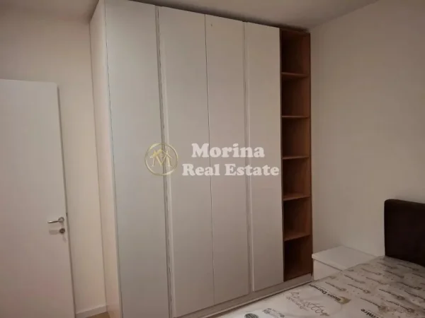 Tirane, jepet me qera apartament 3+1 Kati 3, 135 m² 1.100 € (Liqeni i Thate)