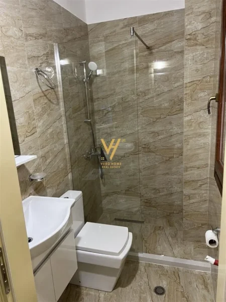 Tirane, jepet me qera apartament 2+1+Ballkon Kati 2, 98 m² 800 € (KOPSHTI BOTANIK)