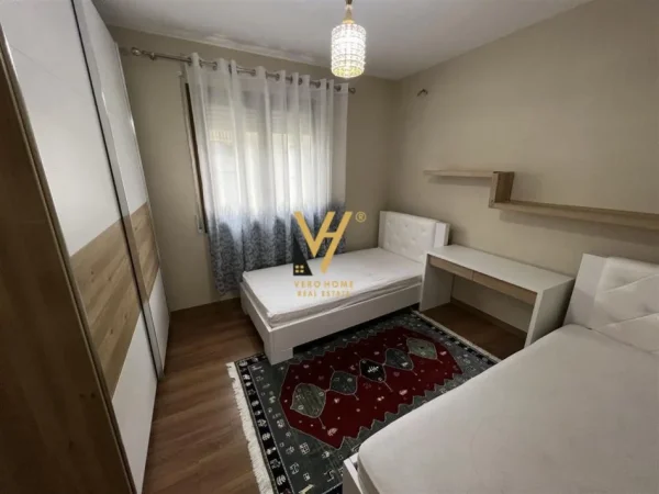 Tirane, jepet me qera apartament 2+1+Ballkon Kati 2, 98 m² 800 € (KOPSHTI BOTANIK)