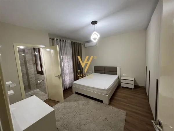 Tirane, jepet me qera apartament 2+1+Ballkon Kati 2, 98 m² 800 € (KOPSHTI BOTANIK)