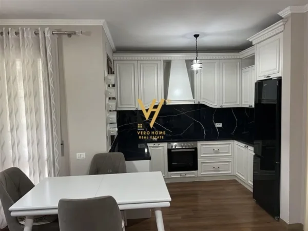 Tirane, jepet me qera apartament 2+1+Ballkon Kati 2, 98 m² 800 € (KOPSHTI BOTANIK)