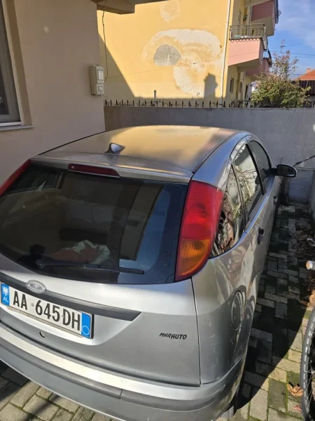 Pogradec, shes makine Ford Focus 1.6 Benzine Gas Benzin+Gaz, gri metalizato manuale Kondicioner 1.800 €