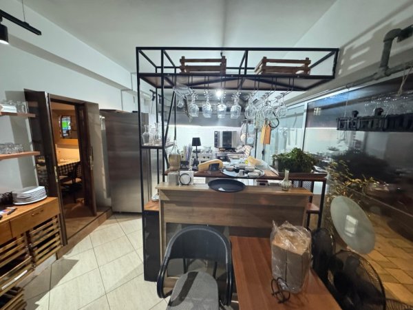 Tirane, shitet bar-resorant Kati 1, 