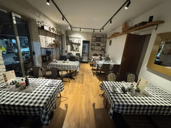 Tirane, shitet bar-resorant Kati 1,