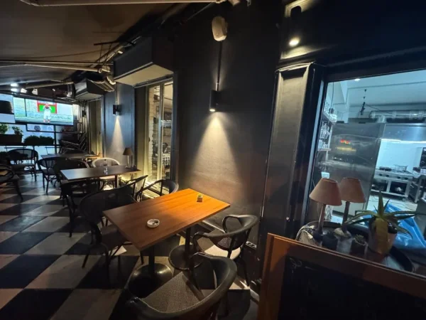 Tirane, shitet bar-resorant Kati 1,