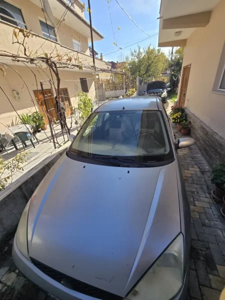 Pogradec, shes makine Ford Focus 1.6 Benzine Gas Benzin+Gaz, gri metalizato manuale Kondicioner 1.800 €
