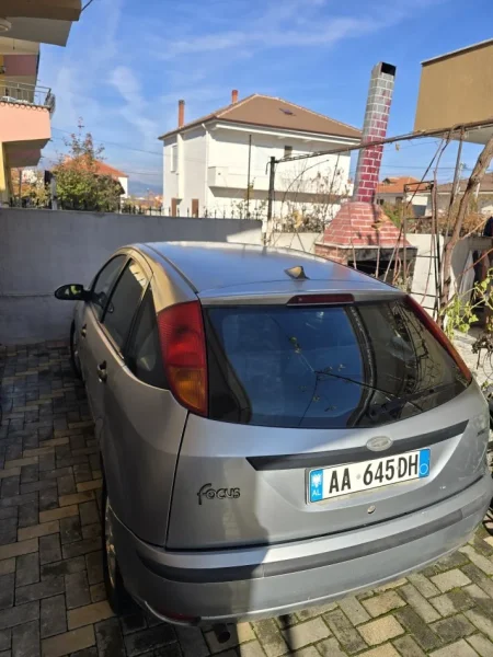 Pogradec, shes makine Ford Focus 1.6 Benzine Gas Benzin+Gaz, gri metalizato manuale Kondicioner 1.800 €