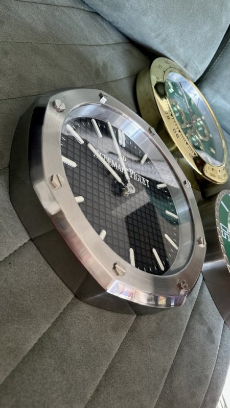 Tirane, shes SHITEN ORA MURI ROLEX DHE AUDEMARS PIGUET