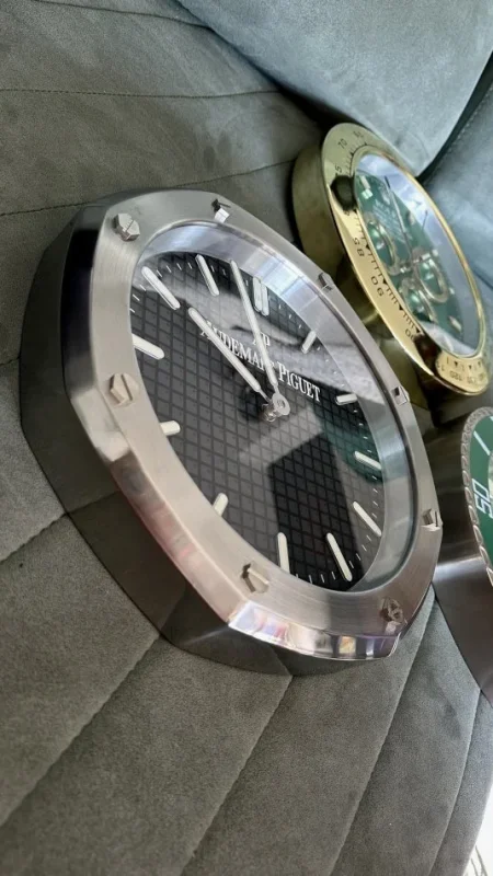 Tirane, shes SHITEN ORA MURI ROLEX DHE AUDEMARS PIGUET